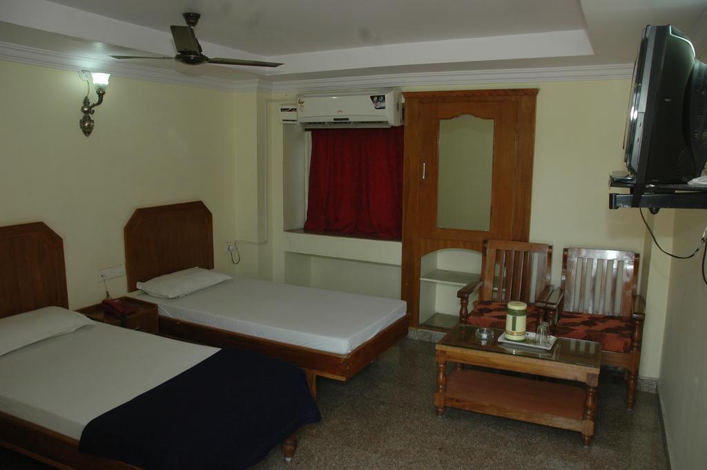 ויסאקפאטנם Hotel Vijayabhanu מראה חיצוני תמונה