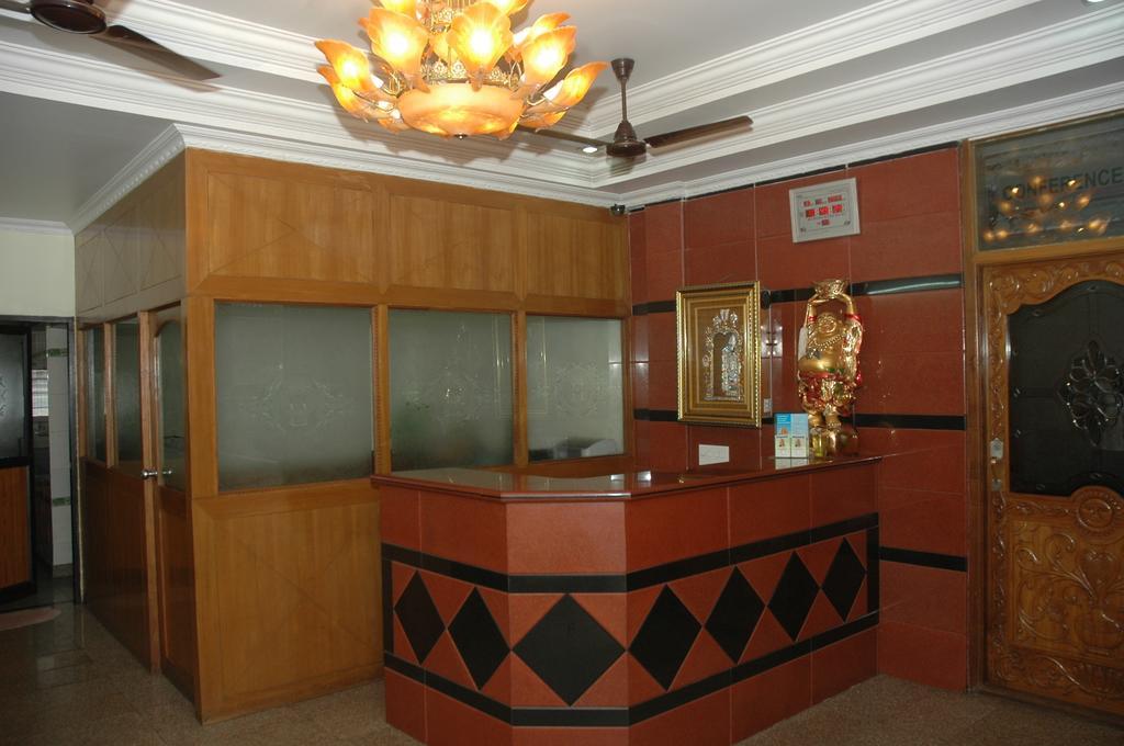 ויסאקפאטנם Hotel Vijayabhanu מראה חיצוני תמונה